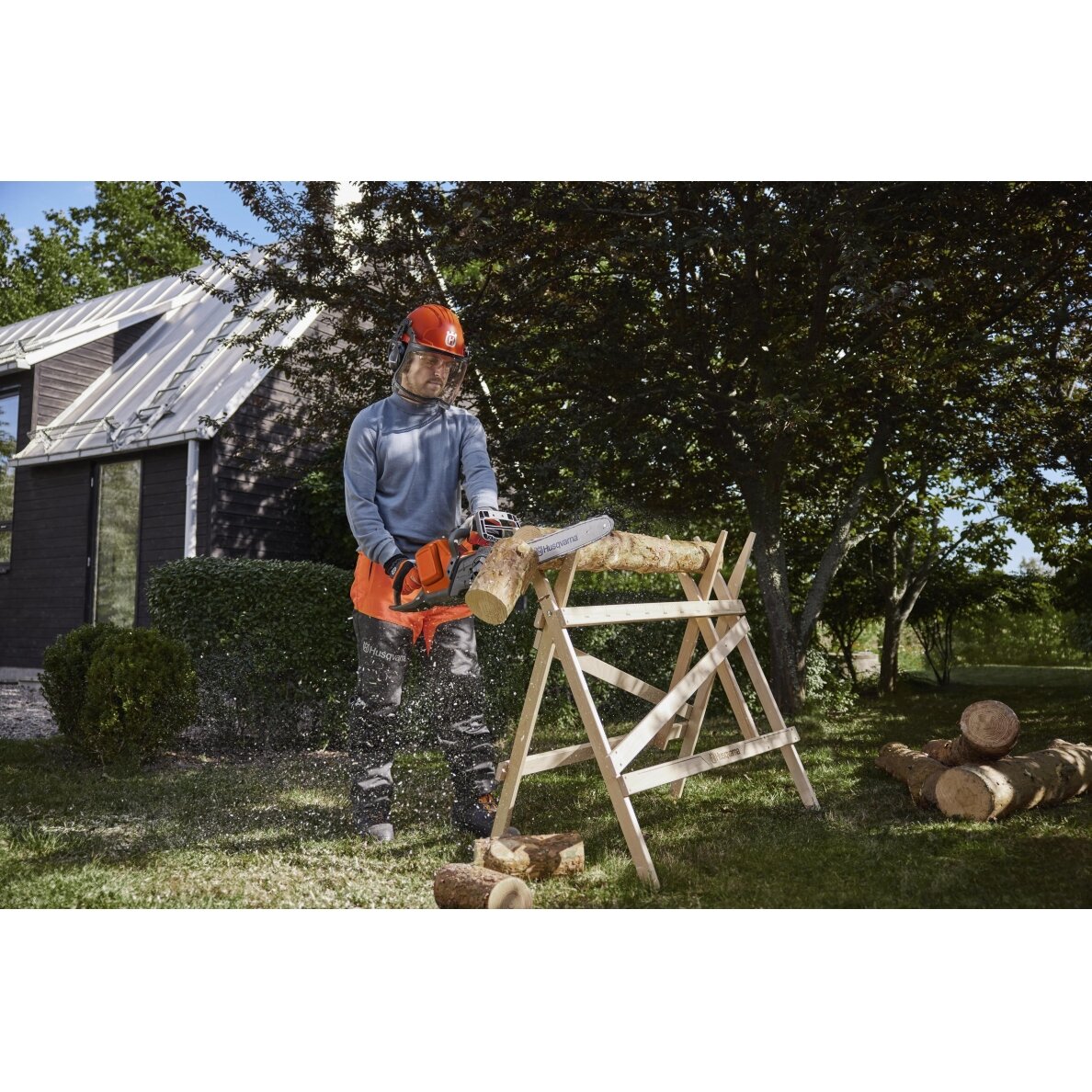 Husqvarna 240i su akumuliatoriumi ir įkrovikliu 2 Husqvarna 240i su akumuliatoriumi ir įkrovikliu 2