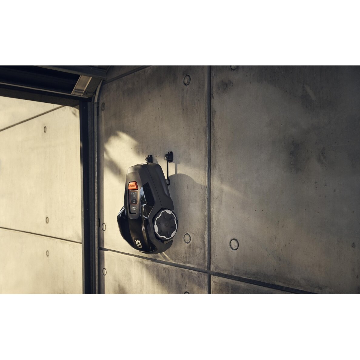 Husqvarna Automower® Aspire™ R4 1 Husqvarna Automower® Aspire™ R4 1